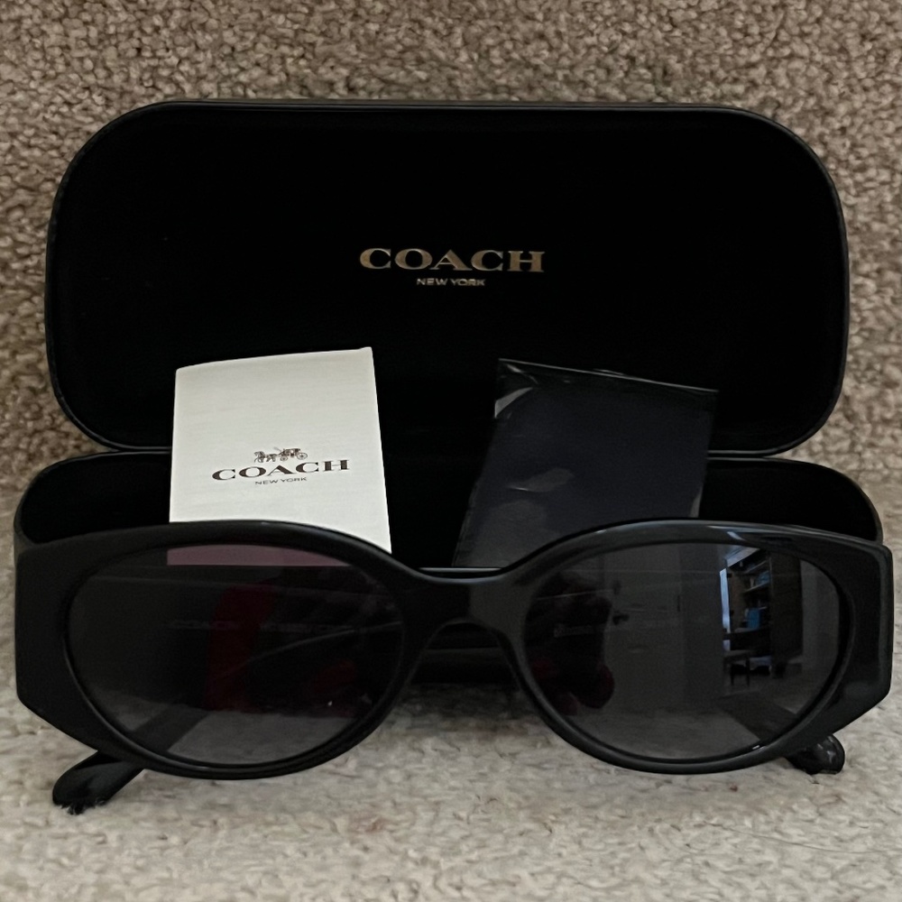 Coach HC8353U CD473 Black Frame With Grey Gradient Lenses - NWT